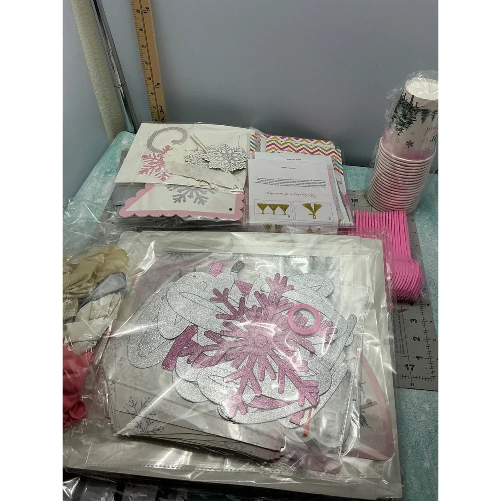 Winter Onederland 1st Birthday Decorations‎ Pink Snowflake Party Supplies Set
